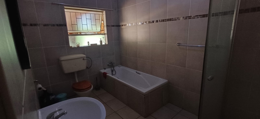 4 Bedroom Property for Sale in La Hoff North West